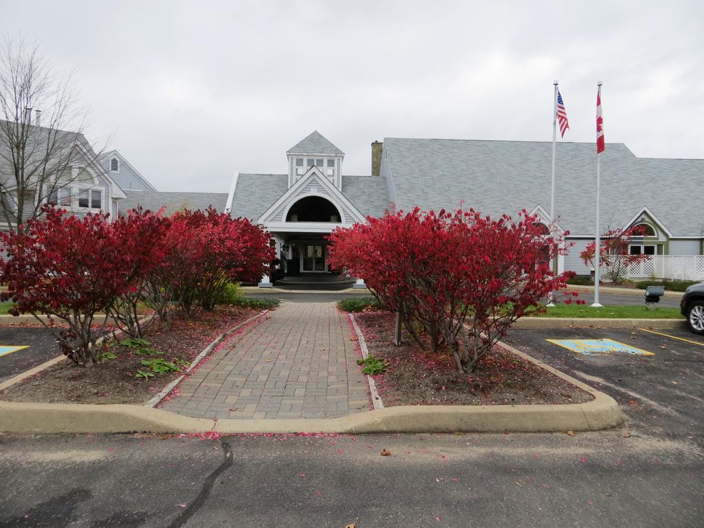 Riverside Resort And Conference Centre French Village Exteriör bild