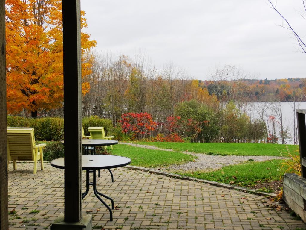Riverside Resort And Conference Centre French Village Exteriör bild