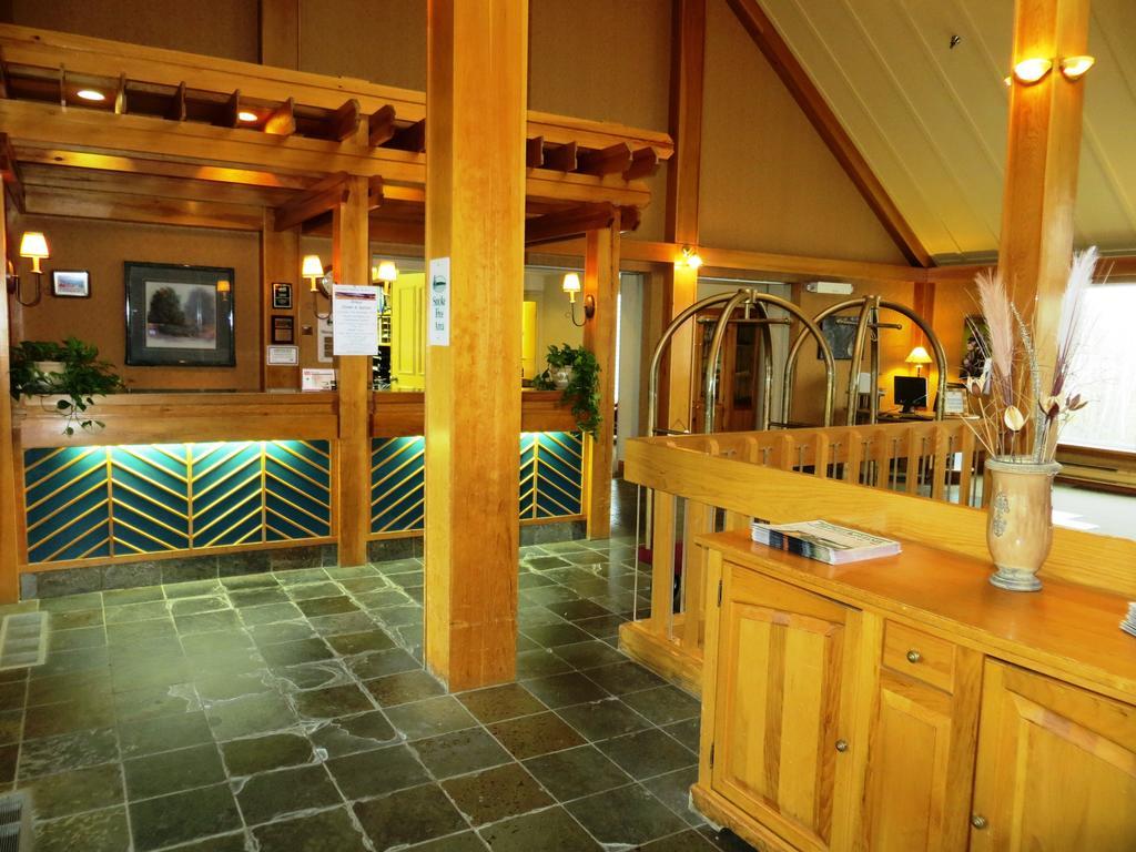 Riverside Resort And Conference Centre French Village Exteriör bild